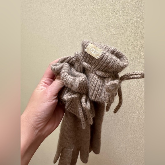 Ugg Beanie Bundle - Picture 9 of 11